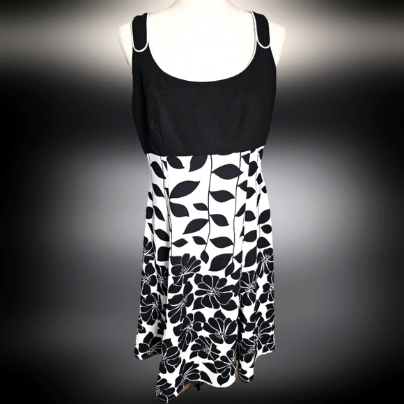 Dressbarn Size 12 Floral A-Line Fit and Flare Floral B&W Sleeveless Dress - Picture 1 of 14